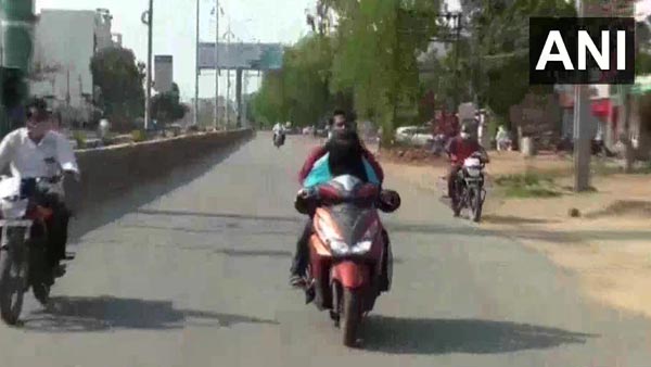 లాక్డౌన్ లో కొడుకుని తీసుకురావడానికి 1400 కిలోమీటర్లు ప్రయాణించిన తల్లి