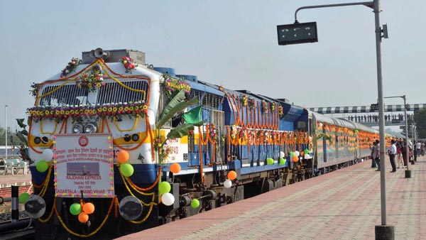 కరోనా ఎఫెక్ట్ : మే 3 వరకు రద్దు చేయబడిన ట్రైన్ సర్వీసులు