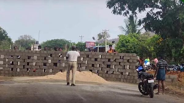కరోనా ఎఫెక్ట్ : ఇతరులు తమ రాష్ట్రంలోకి రాకుండా రోడ్డుపైనే గోడ నిర్మాణం