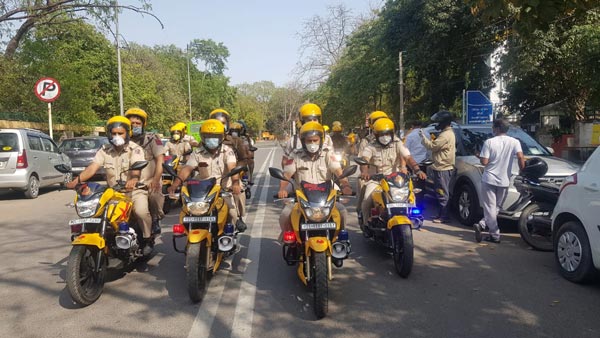 క్యాన్సర్ రోగికి మందులు అందజేయడానికి లాక్డౌన్ లో 800 కిలోమీటర్లు ప్రయాణించిన పోలీస్ కానిస్టేబుల్