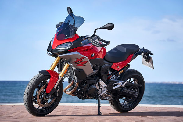 బిఎమ్డబ్ల్యూ F 900 R & F 900 XR బైక్ టీసర్ వీడియో