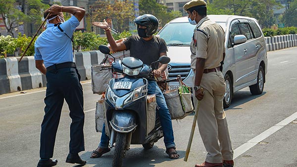 లాక్డౌన్ లో తల్లిని చూడటానికి 480 కి.మీ సైకిల్ పై వచ్చిన కొడుకు, చివరికి ఏమైందంటే