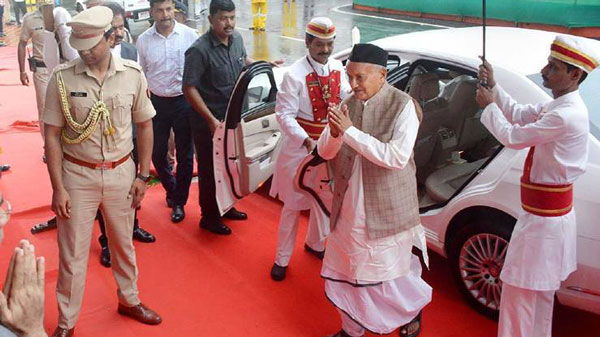 కరోనా ఎఫెక్ట్ : కొత్త కారు కొనుగోలును నిలిపివేసిన గవర్నర్, ఎవరో తెలుసా ?