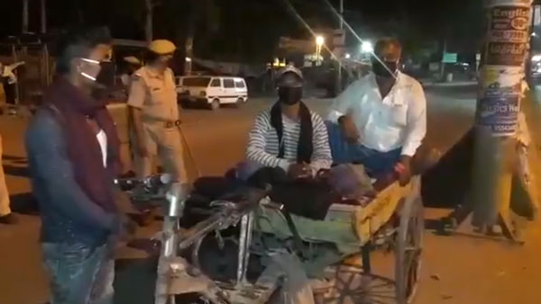 లాక్డౌన్ లో తల్లిని చూడటానికి 480 కి.మీ సైకిల్ పై వచ్చిన కొడుకు, చివరికి ఏమైందంటే