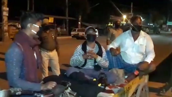 లాక్డౌన్ లో తల్లిని చూడటానికి 480 కి.మీ సైకిల్ పై వచ్చిన కొడుకు, చివరికి ఏమైందంటే