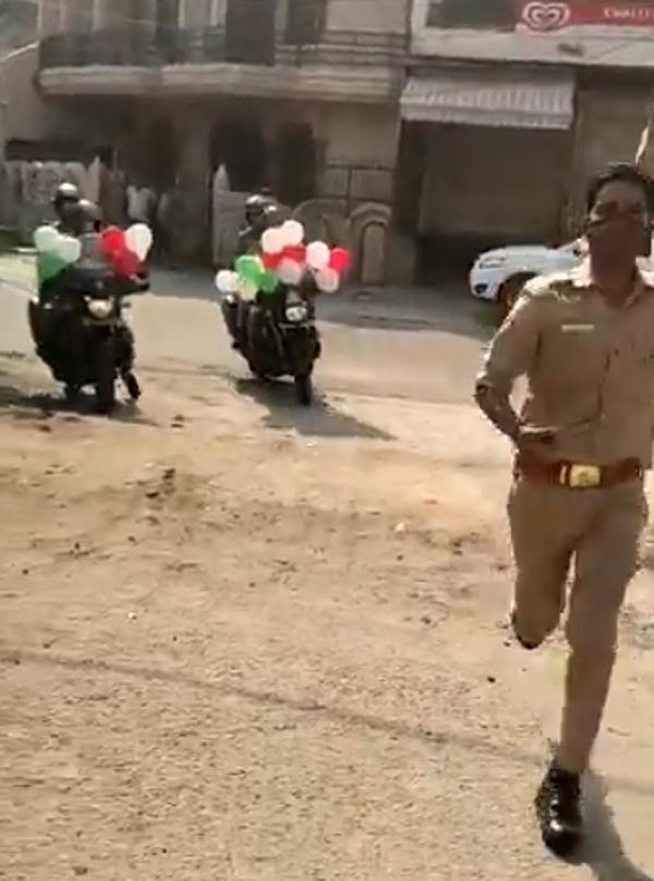 లాక్డౌన్లో చిన్న బిడ్డ పుట్టిన రోజుకి పోలీస్ ఎస్కార్ట్, ఎక్కడో తెలుసా ?
