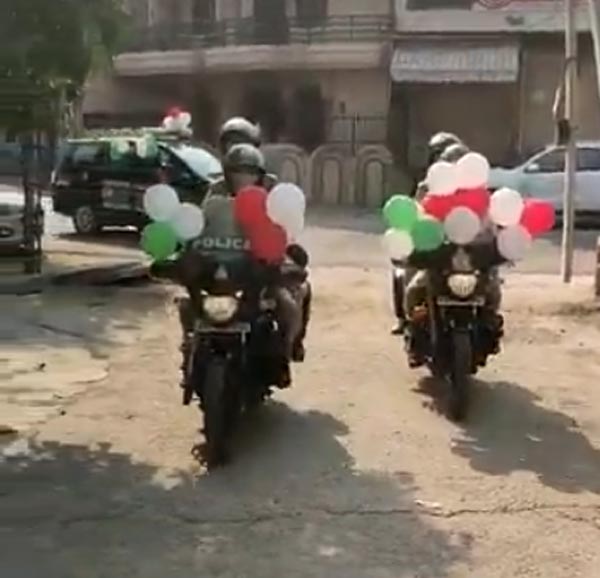 లాక్డౌన్లో చిన్న బిడ్డ పుట్టిన రోజుకి పోలీస్ ఎస్కార్ట్, ఎక్కడో తెలుసా ?