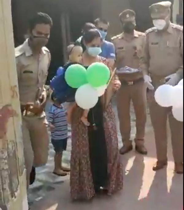 లాక్డౌన్లో చిన్న బిడ్డ పుట్టిన రోజుకి పోలీస్ ఎస్కార్ట్, ఎక్కడో తెలుసా ?