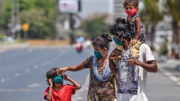 1200 కి.మీ తన తండ్రిని సైకిల్ పై తీసుకువచ్చిన 15 ఏళ్ల అమ్మాయి