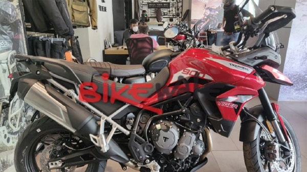 డీలర్షిప్ చేరుకున్న కొత్త ట్రయంఫ్ టైగర్ 900 బైక్