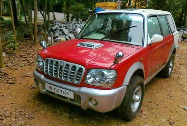 కొత్తగా కనిపిస్తున్న మూడు కార్లు కలయికతో తయారయిన కొత్త కారు