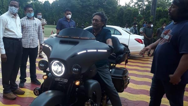లగ్జరీ బైక్పై కనిపించిన భారత సుప్రీంకోర్ట్ న్యాయమూర్తి
