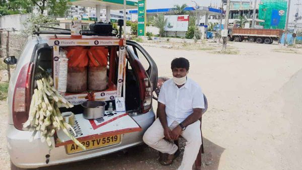 కరోనా ఎఫెక్ట్ : పండ్లు అమ్ముకుంటున్న టాక్సీ & క్యాబ్ డ్రైవర్లు
