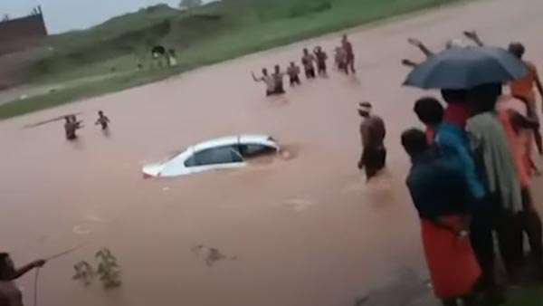 నదిలో పడిపోయిన కొత్తగా పెళ్లి చేసుకున్న జంట ఉన్న హోండా సిటీ, తర్వాత ఏం జరిగిందంటే ?