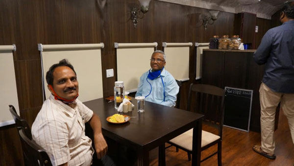 రెస్టారెంట్గా మారిన ట్రైన్ బోగి