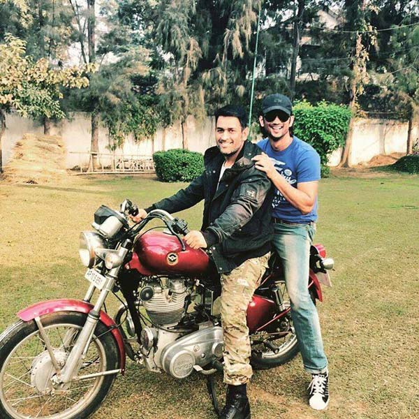 సుశాంత్ సింగ్ రాజ్పుత్ బైక్లు, కార్లు ఎలా ఉన్నాయో చూసారా ?