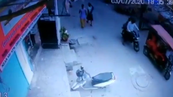 మద్యం మత్తులో మహిళపై కారు నడిపిన పోలీస్ ఇన్స్పెక్టర్, తర్వాత ఎం జరిగిందో తెలుసా ?