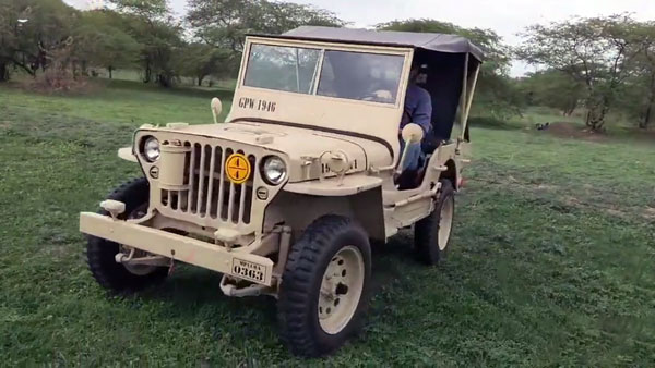 సూపర్ లుక్ లో ఉన్న మోడిఫైడ్ ఫోర్డ్ జీప్
