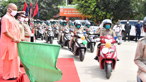 గోరఖ్పూర్ పోలీస్ శాఖకు 100 స్కూటర్లు అందించిన హీరో మోటోకార్ప్