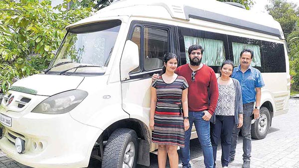 గర్భిణీ భార్య కోసం 4000 కి.మీ ప్రయాణించిన భర్త