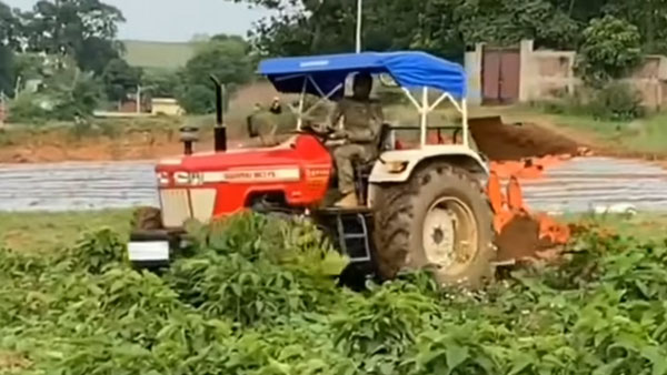 మరోసారి వైరల్ అయిన మహేంద్ర సింగ్ ధోని వీడియో : అదేంటో తెలుసా !