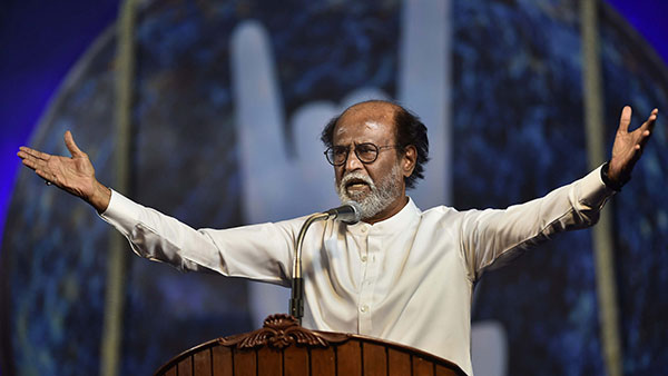 లంబోర్ఘిని ఉరుస్ కార్ డ్రైవ్ చేసిన సూపర్ స్టార్ రజనీకాంత్