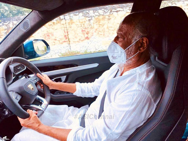 లంబోర్ఘిని ఉరుస్ కార్ డ్రైవ్ చేసిన సూపర్ స్టార్ రజనీకాంత్