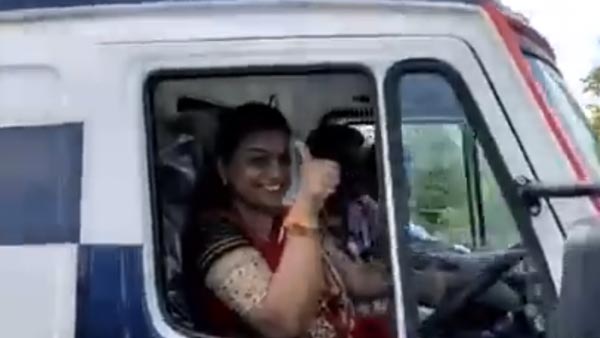 నగరిలో అంబులెన్సులను ప్రారంభించిన ఎమ్మెల్యే ఆర్.కె రోజా