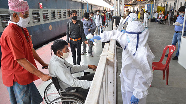 శ్రామిక్ ట్రైన్స్ వల్ల ఇండియన్ రైల్వే ఎంత వసూలు చేసిందో చూడండి