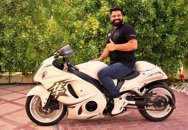 టెక్నికల్ గురూజీ లగ్జరీ కార్లు & బైక్లు