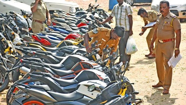 కరోనా సమయంలో ముంబై పోలీసులకు కొత్త సమస్య, అదేంటో మీరే చూడండి