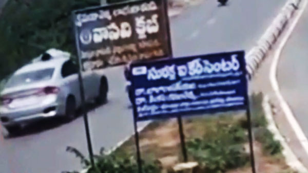 2 కి.మీ కార్ బోనెట్ మీద వేలాడుతూ వెళ్లిన పోలీస్ సబ్ ఇన్స్పెక్టర్ , ఎందుకో మీరే చూడండి