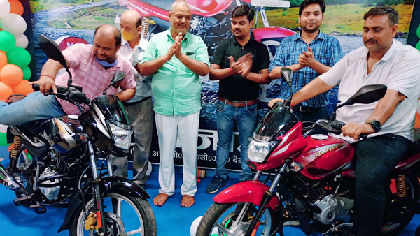 బజాజ్ ప్లాటినా 100 ఈఎస్ డిస్క్ వేరియంట్ డెలివరీలు ప్రారంభం