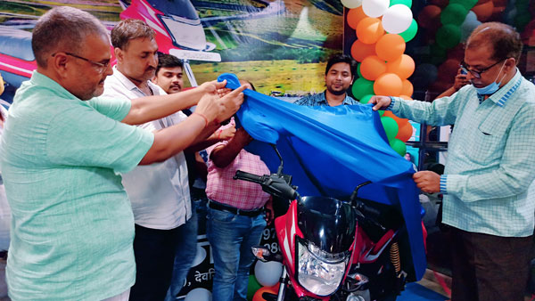 బజాజ్ ప్లాటినా 100 ఈఎస్ డిస్క్ వేరియంట్ డెలివరీలు ప్రారంభం