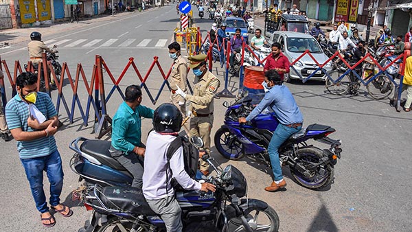 ఈ బుల్లెట్ బాయ్ మామూలోడు కాదు: 11 నెలల్లో 101 తప్పులు; రూ.57,200 ఫైన్