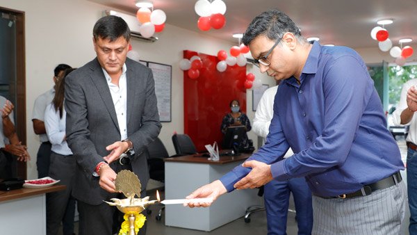 మల్టీబ్రాండ్ వెహికల్ సర్వీస్ సెంటర్ను ప్రారంభించిన ఇసుజు