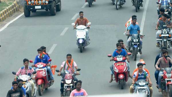 బైక్ డ్రైవ్స్ చేసిన యువతికి 20500 జరిమానా, ఎందుకో మీరే చూడండి