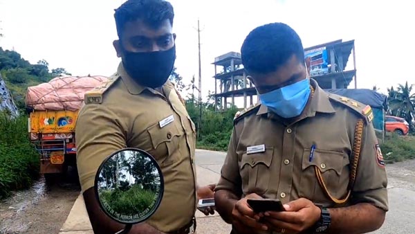 బైక్కు జరిమానా విధించడానికి గూగుల్ సర్చ్ చేసిన చేసే పోలీసులు.. ఎందుకో తెలుసా ?