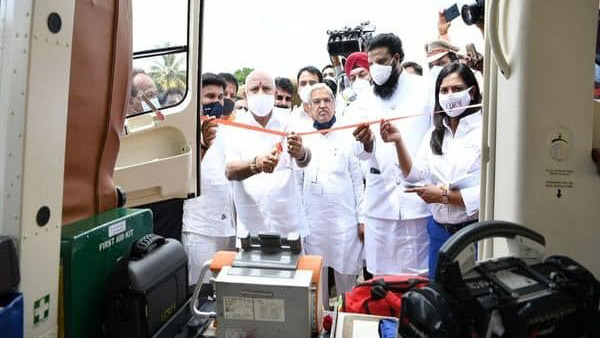 కరోనా రోగులకోసం ఇంటిగ్రేటెడ్ ఎయిర్ అంబులెన్స్ సర్వీస్.. ఎలా ఉందో చూసారా !