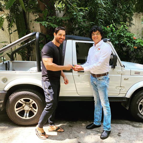 ఇష్టమైన కారుని విరాళంగా ఇచ్చిన ప్రముఖ నటుడు జాన్ అబ్రహం.. ఎందుకో తెలుసా?