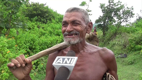 ట్రాక్టర్ గిఫ్ట్ గా ఇచ్చిన ఆనంద్ మహీంద్రా.. ఎవరికి, ఎందుకిచ్చాడో తెలుసా ?
