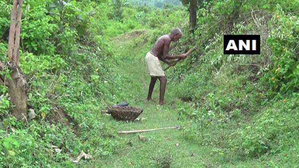 ట్రాక్టర్ గిఫ్ట్ గా ఇచ్చిన ఆనంద్ మహీంద్రా.. ఎవరికి, ఎందుకిచ్చాడో తెలుసా ?