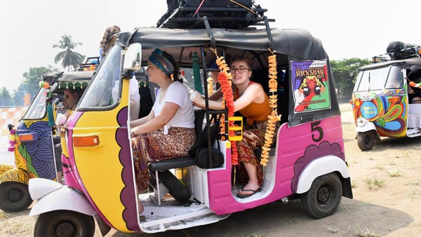 పెరుగుతున్న ఆటో ప్రయాణికులు, తగ్గుముఖం పట్టిన క్యాబ్ సర్వీసులు ; ఎందుకో తెలుసా ?