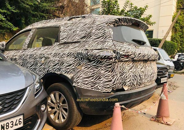 టెస్టింగ్ దశలో కెమెరాకి చిక్కిన టాటా గ్రావిటాస్; ఈసారి కొత్త అల్లాయ్ వీల్స్తో..