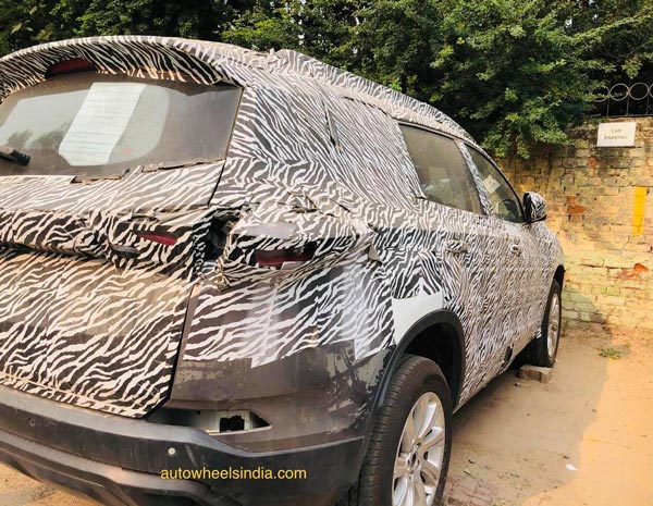 టెస్టింగ్ దశలో కెమెరాకి చిక్కిన టాటా గ్రావిటాస్; ఈసారి కొత్త అల్లాయ్ వీల్స్తో..
