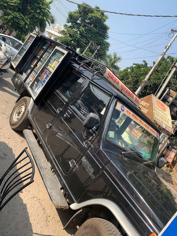 మొబైల్ లైబ్రరీగా మహీంద్రా బొలెరో పిక్-అప్ ట్రక్