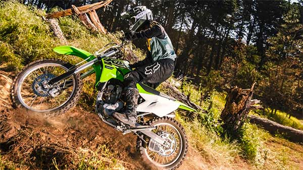 KLX 300 డ్యూయల్ స్పోర్ట్ బైక్ ఆవిష్కరించిన కవాసకి ; పూర్తి వివరాలు
