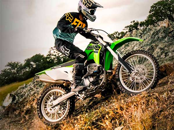 KLX 300 డ్యూయల్ స్పోర్ట్ బైక్ ఆవిష్కరించిన కవాసకి ; పూర్తి వివరాలు