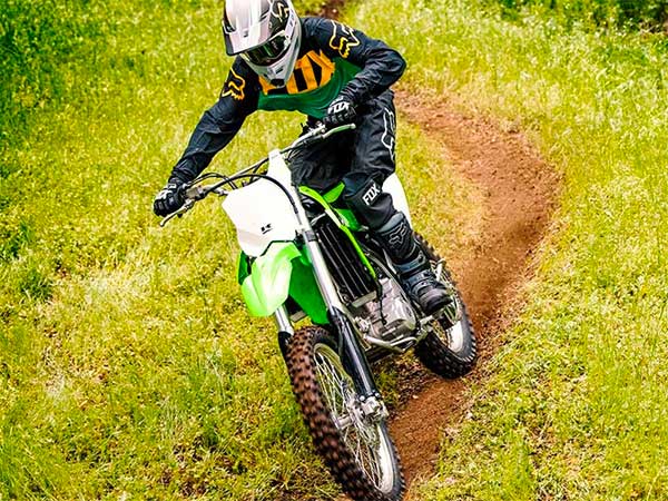 KLX 300 డ్యూయల్ స్పోర్ట్ బైక్ ఆవిష్కరించిన కవాసకి ; పూర్తి వివరాలు