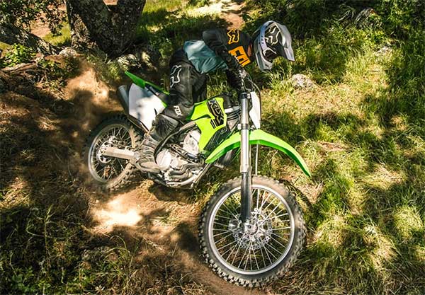 KLX 300 డ్యూయల్ స్పోర్ట్ బైక్ ఆవిష్కరించిన కవాసకి ; పూర్తి వివరాలు